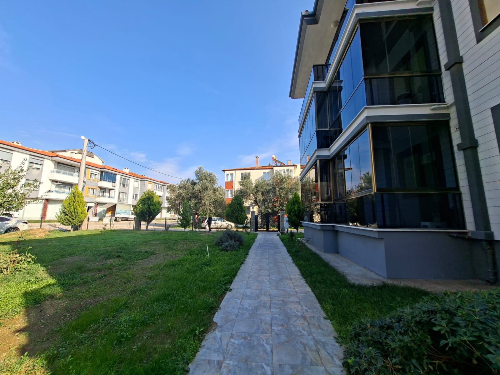 AKÇAY CEMİL TEMEL MAHALLESİNDE 2+1 AYRI MUTFAK ÖN CEPHE GENİŞ VE FERAH DAİRE - Görsel 2